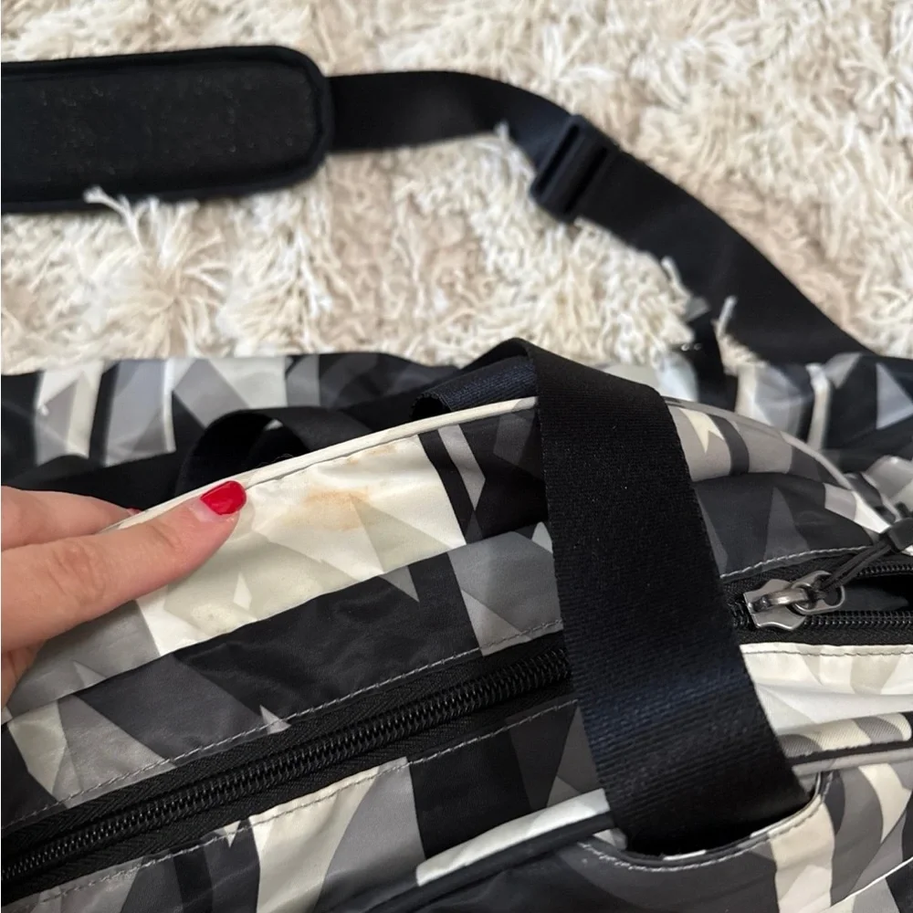 Nike Black and Gray Travel Bag - Picture 3 of 4